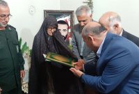 دیدار معاون وزارت ارتباطات با خانواده تنها شهید پست مازندران