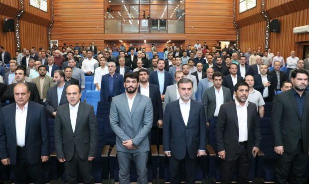 آئین تجلیل از قهرمانان و مدال آوران کشتی با حضور استاندار مازندران و رئیس فدراسیون کشتی کشور در ساری برگزار شد