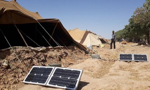 توزیع پنج پنل خورشیدی میان عشایران عباس آباد