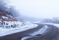 جاده‌های مازندران باز ، اما همچنان لغزنده