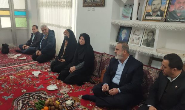 دیدار اعضای جهاد دانشگاهی مازندران با خانواده شهید رسانه