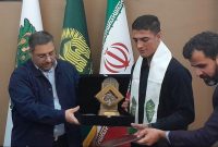 اهدای مدال طلا به حرم امام رضا (ع) توسط سینا خلیلی کشتیگیر مازندرانی اهدای مدال طلا به حرم امام رضا (ع) توسط سینا خلیلی کشتیگیر مازندرانی