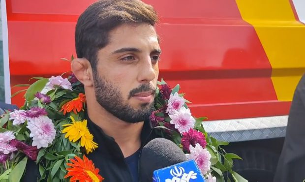 حسین عباسپور قهرمان کشتی ساحلی جهان در ساری استقبال شد