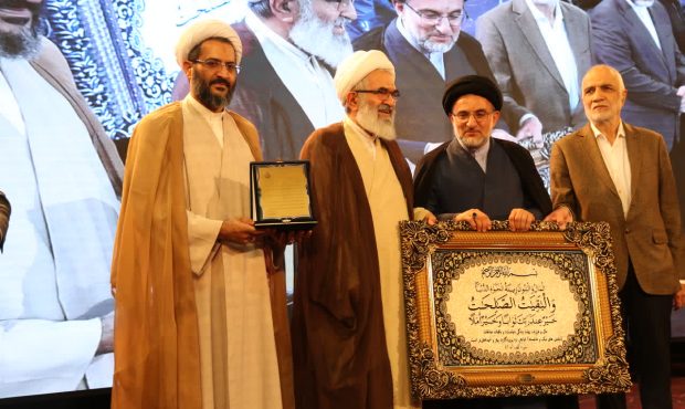 تجلیل از آیت‌الله علی معلمی به‌عنوان واقف برتر کشور