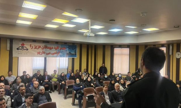 برگزاری همایش جهاد تبیین با حضور کارکنان صنعت نفت منطقه شمال کشور برگزاری همایش جهاد تبیین با حضور کارکنان صنعت نفت منطقه شمال کشور