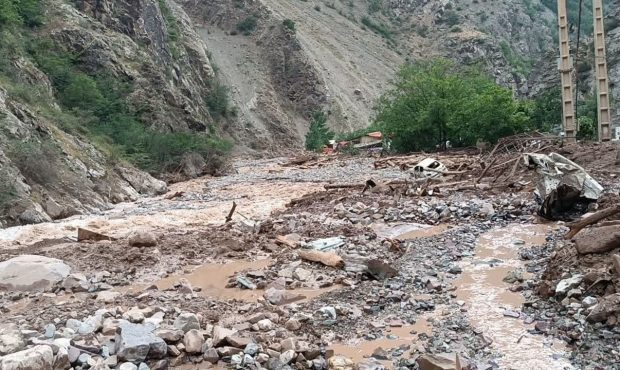 پیگیری آخرین وضعیت مناطق سیلزده جاده چالوس توسط آقای مخبر پیگیری آخرین وضعیت مناطق سیلزده جاده چالوس توسط آقای مخبر