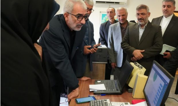 بازدید استاندار مازندران از ستاد انتخابات ساری بازدید استاندار مازندران از ستاد انتخابات ساری