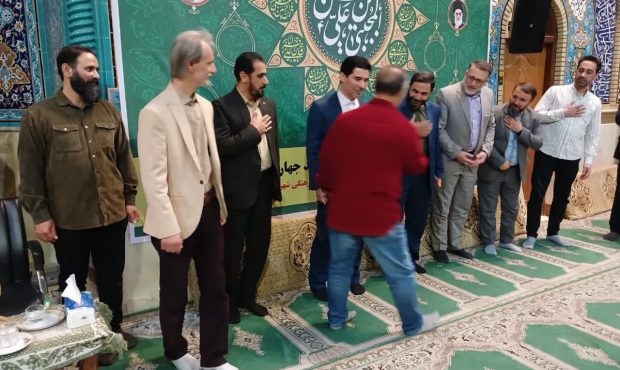 مراسم تکریم از فعالان قرآنی رسانهای در مرکز دیار علویان مراسم تکریم از فعالان قرآنی رسانهای در مرکز دیار علویان