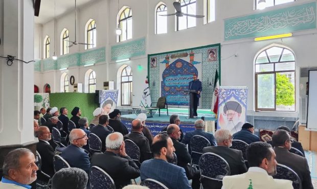 مراسم تکریم امامزادگان و بقاع متبرکه در هزار و ۳۰۰ شهر کشور