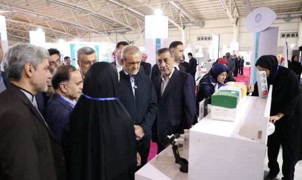 بازدید رئیس جمهور از بیست و ششمین نمایشگاه «ایران هلث» بازدید رئیس جمهور از بیست و ششمین نمایشگاه «ایران هلث»