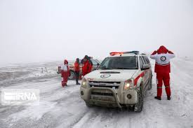 نجات ۲۸ مسافر گرفتار در کولاک سنگین محور هراز توسط امدادگران
