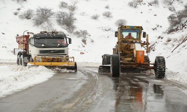 درگیری بیش از ۱۳۲۵ کیلومتر از محورهای کوهستانی مازندران با برف