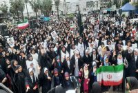 بانوان آملی در میدان ۱۷ شهریور کفن پوش شدند