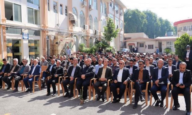 نواختن زنگ سپاس معلم در اداره‌ کل آموزش و پرورش مازندران