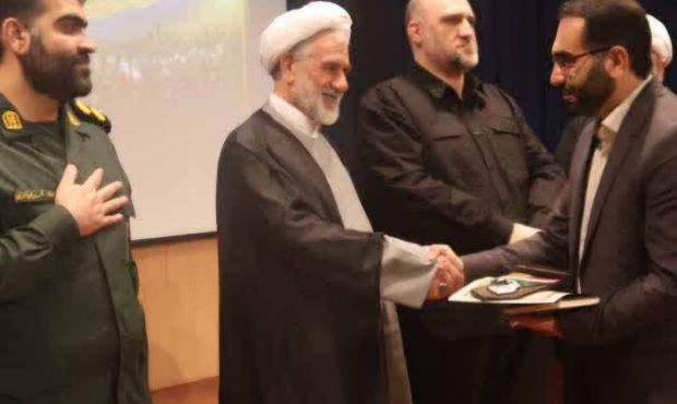 تجلیل از معاون فضای مجازی سپاه کربلا به‌پاس روایت‌گری در اجتماعات شبانه مازندران